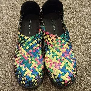 Steve Madden Size 7.5 Wedge shoe